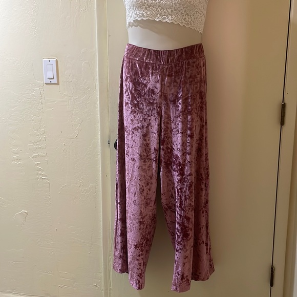 JM Collection Plus. Size 2X Red Violet Color. Wide leg pant. - Picture 1 of 10